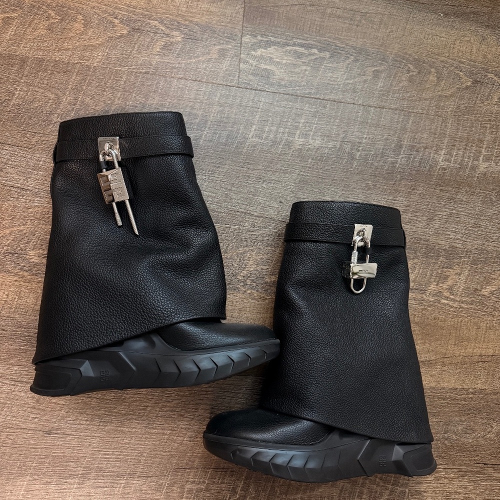 Givenchy - Shark Lock leather ankle boots